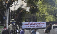 Faksi oposisi Thailand menuntut kepada  PM Yingluck Shinawatra supaya mengundurkan diri