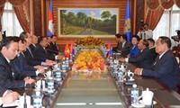 Pertemuan antara Ketua Front Tanah Air 3 negara Kamboja-Vietnam-Laos