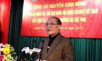 Ketua MN Vietnam, Nguyen Sinh Hung mengunjungi Universitas Vinh, Nghe An