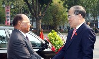Ketua MN Vietnam, Nguyen Sinh Hung menyambut dan menerima Ketua Parlemen Kerajaan Kamboja