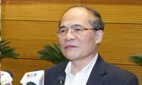 Ketua MN Vietnam, Nguyen Sinh Hung: bersatu, melakukan pembaruan dan menyelesaikan secara sukses tugas rencana tahapan 2011-2015