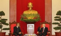 Sekjen KS PKV, Nguyen Phu Trong menerima Dubes Kuba