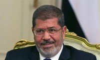 Mesir menetapkan waktu dalam mengadili Mohammad Morsi 