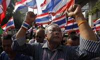 Reaksi-reaksi di Thailand tentang pemberlakukan Undang-Undang mengenai situasi darurat