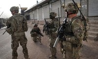 Presiden AS, Barack Obama berbahas dengan para perwira tinggi militer tentang masalah Afghanistan