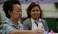 Komite Pemilu Thailand meminta untuk berbahas dengan PM Yingluck penyelenggaraan ulang pemilu