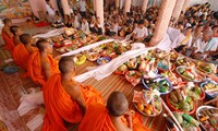 Memikirkan Hari Raya Tahun Baru tradisional Chol Chnam Thmay untuk warga etnis minoritas Khmer