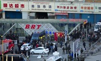 Serangan teror di stadion kereta api Xinjiang, sehingga mengakibatkan 80 korban