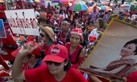 Tentara Thailand membebaskan para pemimpin “Kaos Merah”