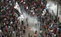 Mesir tenggelam dalam kekerasan dan perpecahan setelah setahun terjadi gelombang demonstrasi