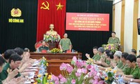 Pasukan Keamanan Publik dan Tentara berkoordinasi untuk mempertahankan secara mantap kestabilan politik, mengembangkan sosial-ekonomi Tanah Air