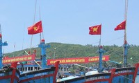 Terus menangani secara layak kasus yang bersangkutan dengan dua kapal ikan Vietnam  yang ditahan Tiongkok