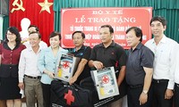 Kementerian Kesehatan Vietnam memberikan lemari obat-obatan darurat kepada para nelayan