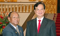 PM Nguyen Tan Dung menerima Ketua Parlemen Kamboja, Heng Samrin