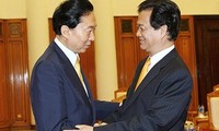 PM Vietnam, Nguyen Tan Dung menerima mantan PM Jepang, Hatoyama Yukio