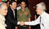 Presiden Truong Tan Sang melakukan pertemuan dengan para mantan tahanan politik revolusioner 