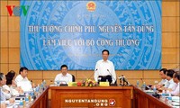 PM Vietnam, Nguyen Tan Dung melakukan temu kerja dengan Kementerian Industri dan Perdagangan Vietnam