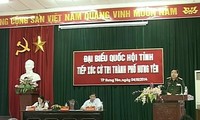 Menhan Vietnam, Phung Quang Thanh melakukan kontak dengan para pemilih provinsi Hung Yen