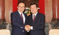 Mantan Presiden Republik Korea, Lee Myung-bak mengunjungi Vietnam