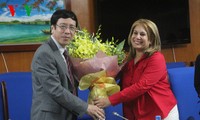 Direktur Jenderal VOV, Nguyen Dang Tien menerima Persatuan Wartawan Kuba