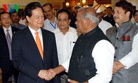 PM Nguyen Tan Dung memulai kunjungan resmi di India