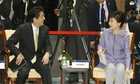 Pemimpin Jepang dan Republik Korea melakukan perbahasan tidak resmi sehubungan dengan Konferensi ke-22 APEC