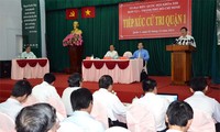 Presiden Vietnam, Truong Tan Sang melakukan kontak dengan para pemilih distrik 4, kota Ho Chi Minh