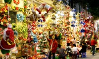 Memperkenalkan suasana menyiapkan Hari Natal di kota Hanoi