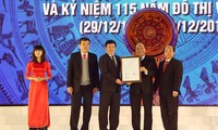 Memperingati ultah ke-115 Kota Vinh Yen