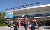 Membuka lagi jalur penerbangan langsung dari Moskwa (Rusia) ke kota Nha Trang (Vietnam)