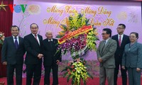 Wakil para diaspora Vietnam yang tipikal menghadiri program “Musim Semi Kampung Halaman tahun 2015”