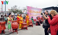 Banyak wisatawan mengunjungi Vietnam pada Hari Raya Tet