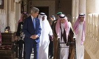AS menenteramkan para sekutunya di Teluk tentang perundingan nuklir dengan Iran
