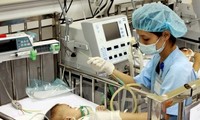Australia menyampaikan alat kesehatan kepada Rumah Sakit Umum provinsi Khanh Hoa