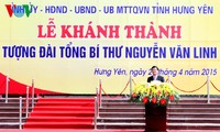 Presiden Vietnam, Truong Tan Sang menghadiri acara peresmian Tugu monumen Sekjen Nguyen Van Linh