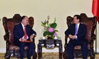 PM Vietnam, Nguyen Tan Dung menerima Duta Besar Peru di Vietnam, Carlos Berninzon