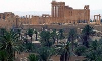 Suriah melakukan serangan udara terhadap kota kuno Palmyra