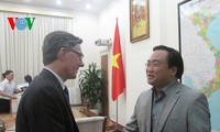 Deputi PM Vietnam, Hoang Trung Hai menerima Wakil Presiden Bank Dunia, Joachim von Amsberg.