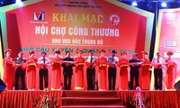 Acara pembukaan pekan raya industri dan perdagangan daerah Trung Bo Utara - jembatan trans Asia- provinsi Quang Tri
