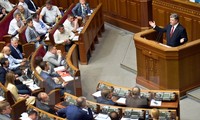 Parlemen Ukraina mengesahkan RUU mengenai penyampaian hak otonomi kepada bagian Timur