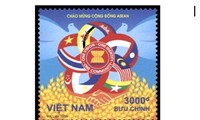 Mengedarkan perangko baru untuk “Menyambut komunitas ASEAN”
