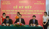 Melakukan koordinasi pekerjaan informasi luar negeri dari Kantor-kantor perwakilan Vietnam di luar negeri