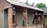 Pemerintah Vietnam memberikan bantuan perumahan kepada keluarga miskin