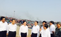 PM Tiongkok, Li Keqiang melakukan inspeksi di tempat terjadinya ledakan Tianjin