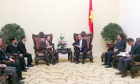 Deputi PM Vietnam, Nguyen Xuan Phuc menerima Sekretaris, Gubernur provinsi Hua Phan, Laos