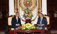 Deputi PM Vietnam, Nguyen Xuan Phuc menerima Gubernur provinsi Nagasaki, Jepang