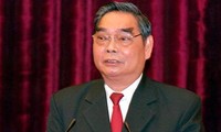 Anggota Harian Sekretariat KS PKV, Le Hong Anh menerima delegasi tingkat tinggi Partai dan Negara Laos