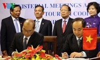 Pembicaraan dan penandatanganan naskah MoU kerjasama pariwisata antara Vietnam dan negara-negara ACMES