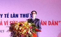 Deputi PM Vu Duc Dam menghadiri Kongres kompetisi patriotik dari instansi kesehatan