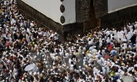 Para umat Muslim memulai upacara naik haji di Tanah Suci Mekkah